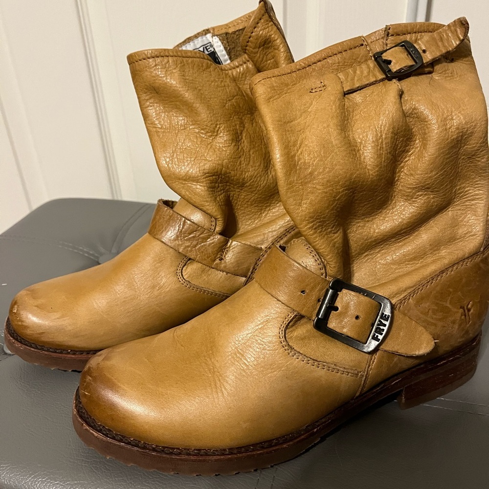 FRYE tan rustic leather boots